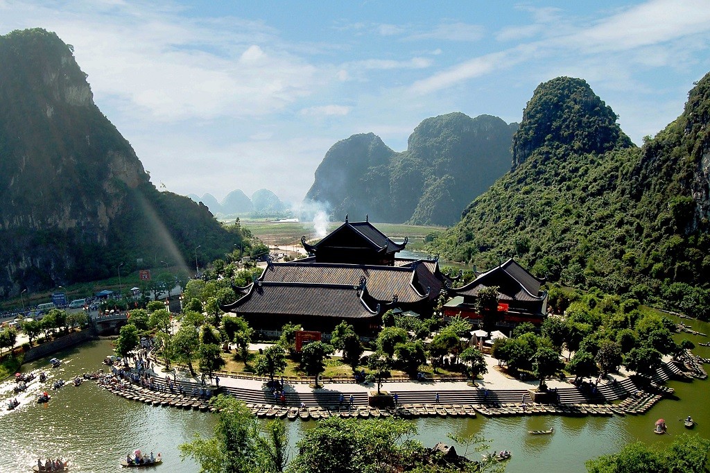 Ninh Binh: Hoa Lư  Ancient Capital - Trang An Complex - Mua Cave