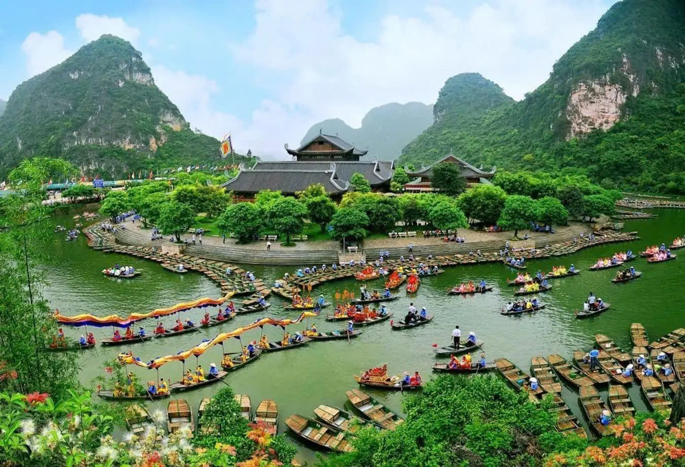 Tour Ninh Bình 1 ngày: Bái Đính - Tràng An - Hang Múa
