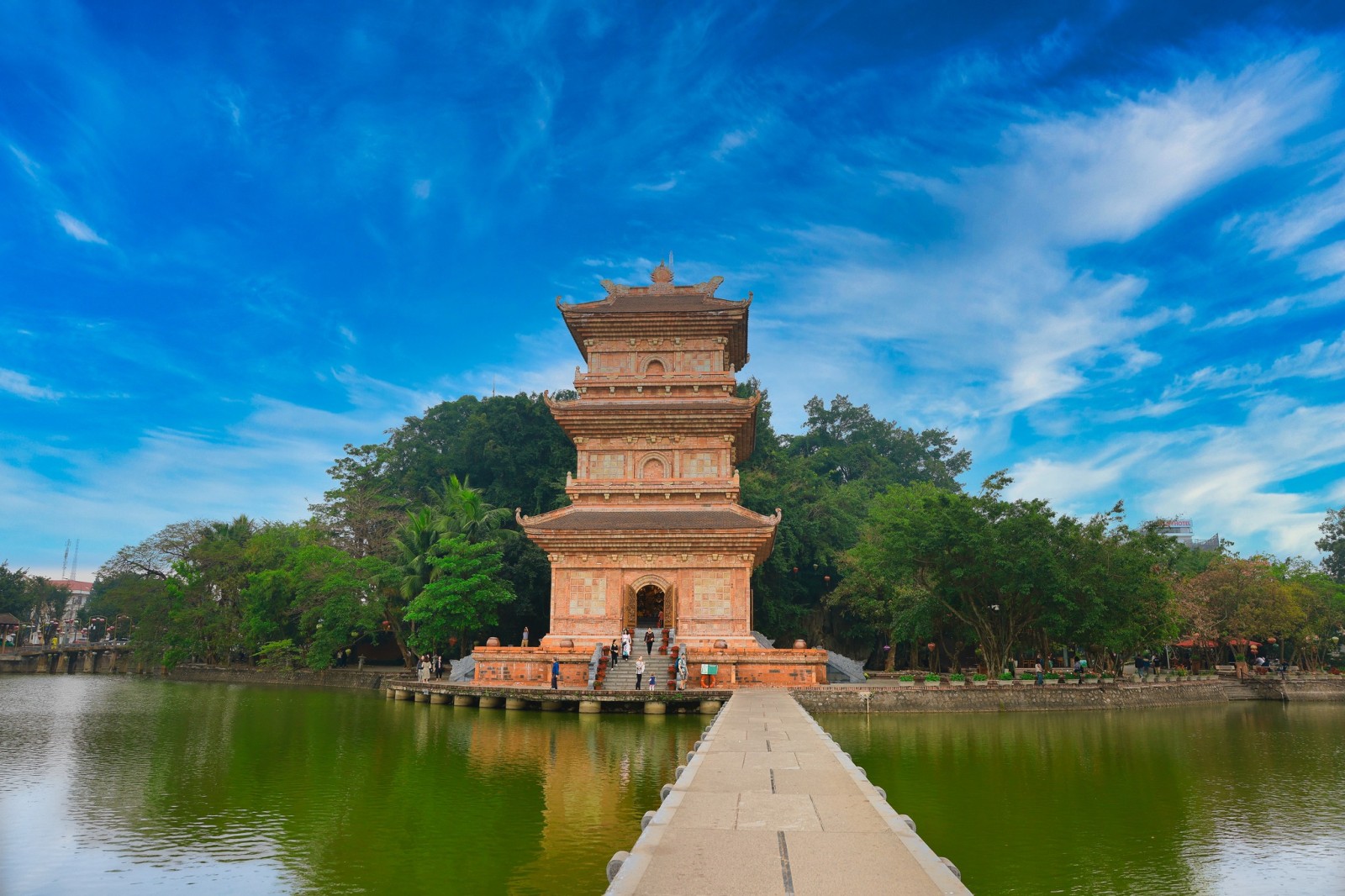 Tour Ninh Bình 1 ngày: Hoa Lư – Tràng An – Hang Múa