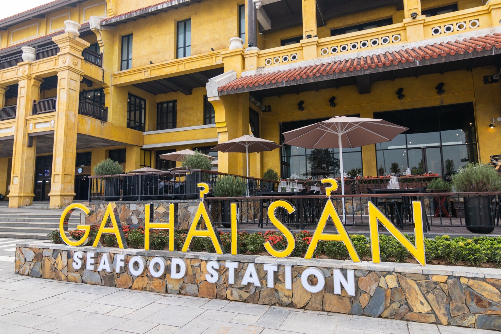 COMBO: BUFFET TỐI TẠI NHÀ HÀNG GA HẢI SẢN + LƯU TRÚ KHÁCH SẠN NOVOTEL 4* HẠ LONG