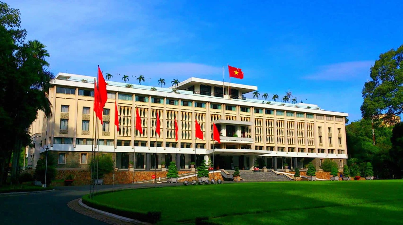COMBO: THAM QUAN TP.HCM 1 NGÀY + ĂN TỐI DU THUYỀN SÔNG SÀI GÒN